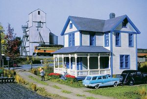 Walthers Cornerstone Aunt Lucys House Train review